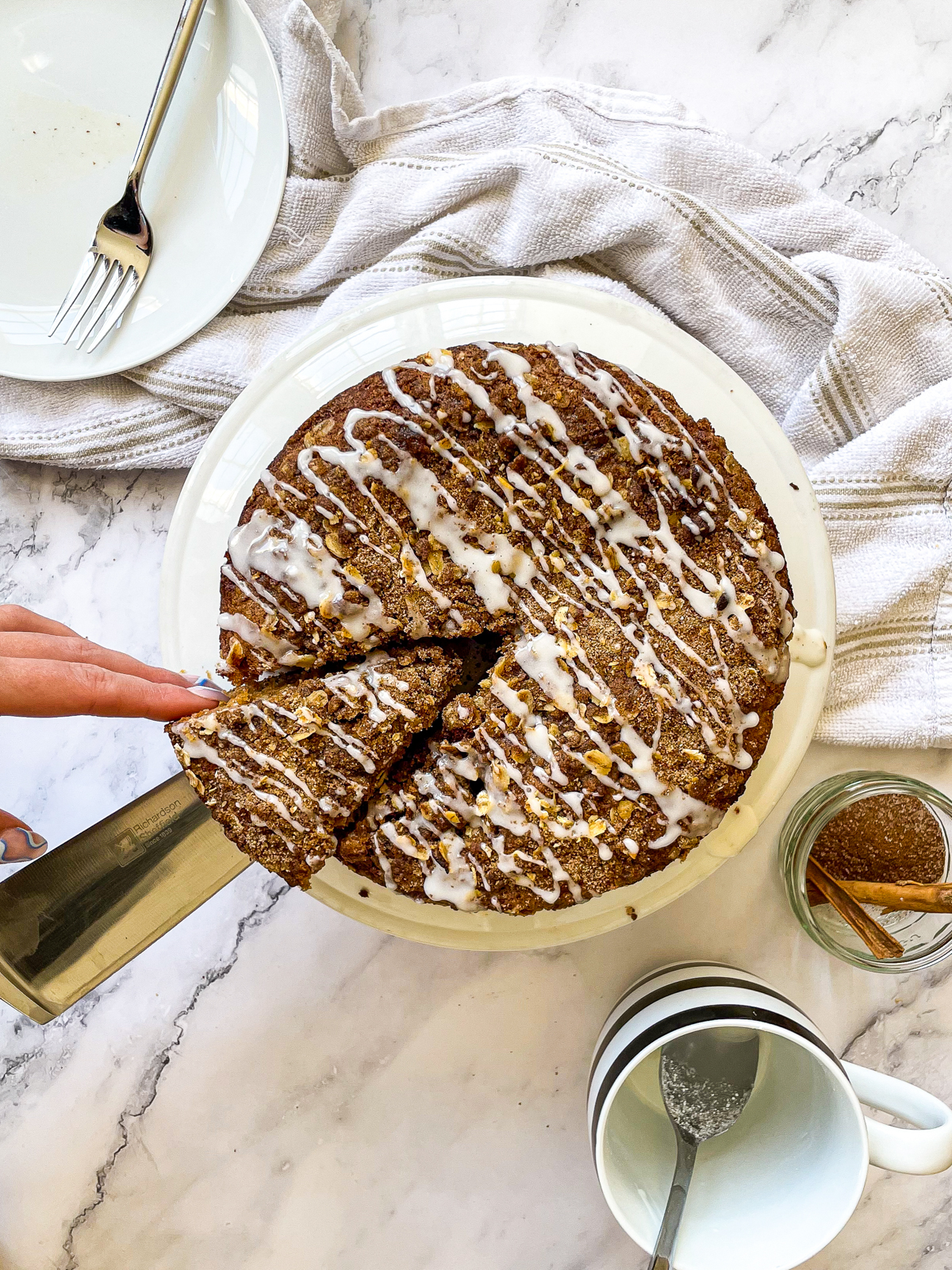 Apple Cinnamon Crumble Cake