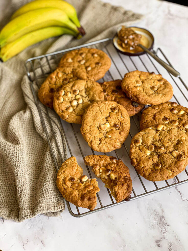 Chewy Vegan Banana Bread Cookies with Peanut Butter 