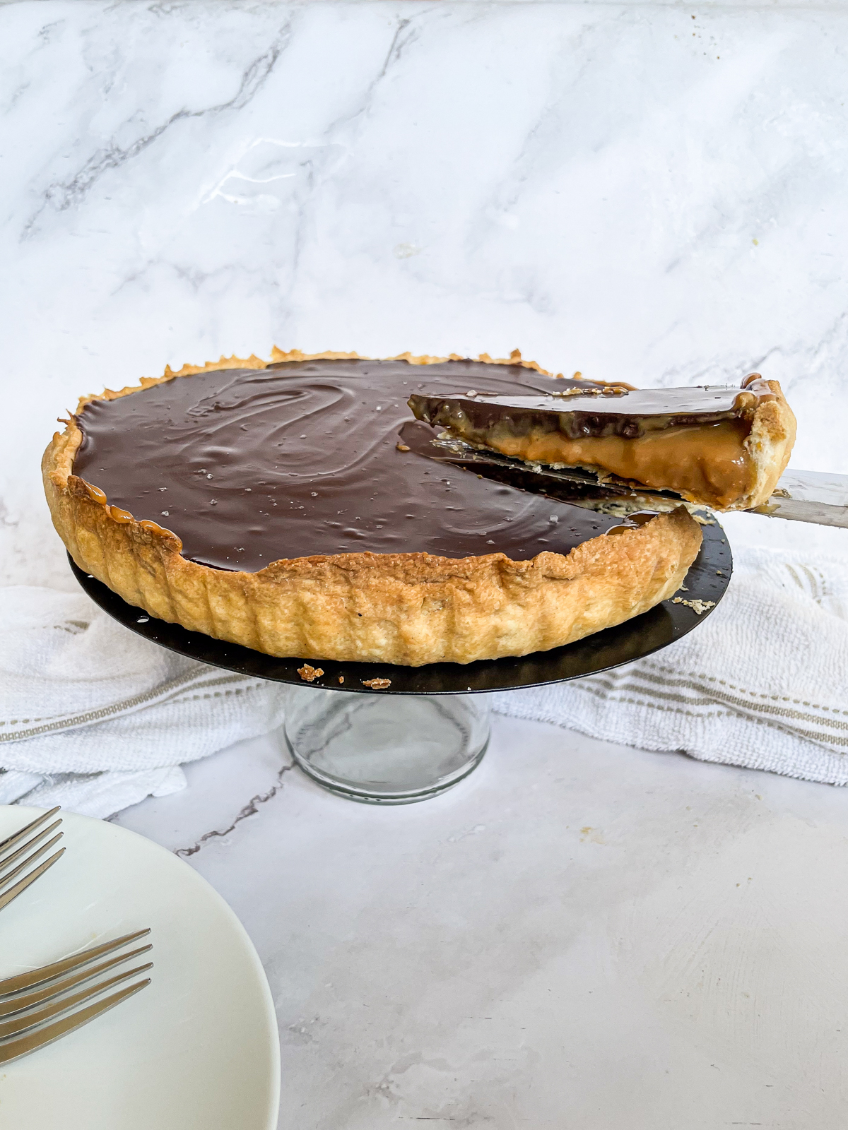 Easy 4 Ingredient Salted Caramel and Chocolate Tart