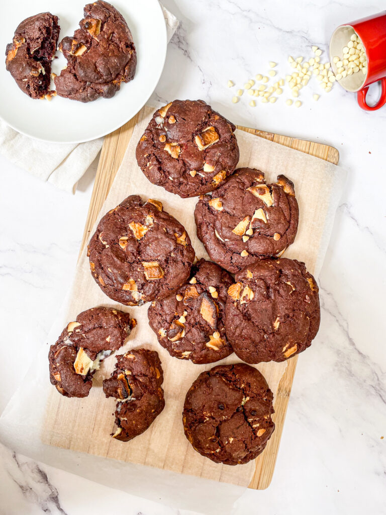 Mascarpone Filled Red Velvet Cookies - with White Chocolate Chunks