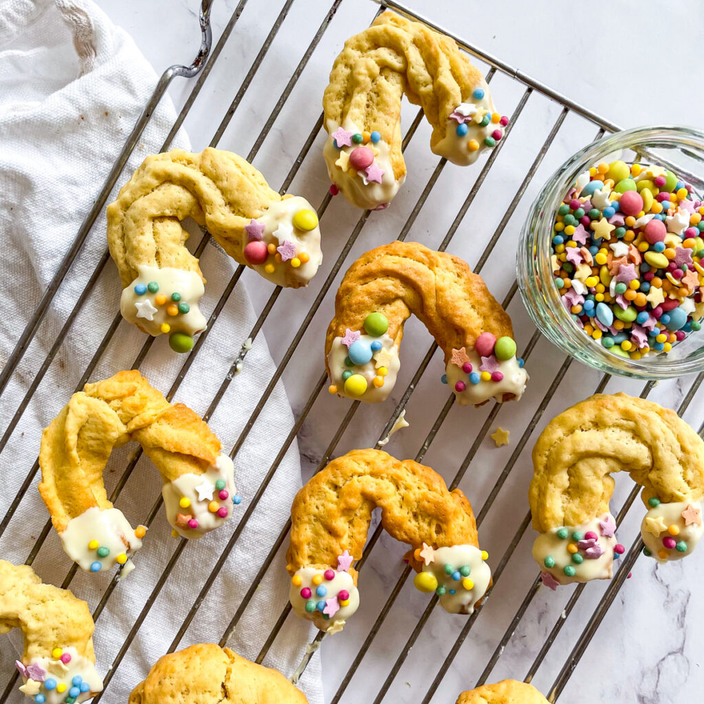 The Cutest Rainbow Cloud Cookies