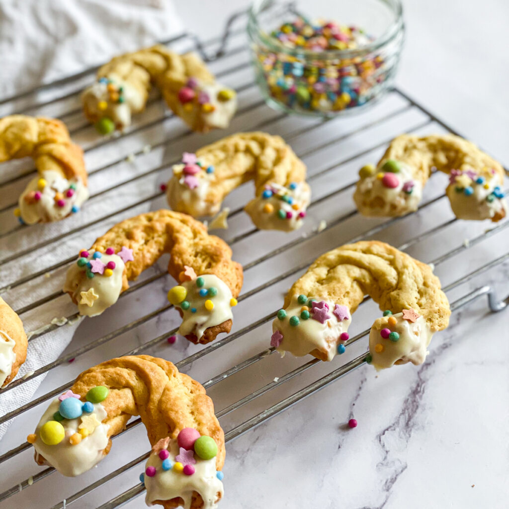 The Cutest Rainbow Cloud Cookies